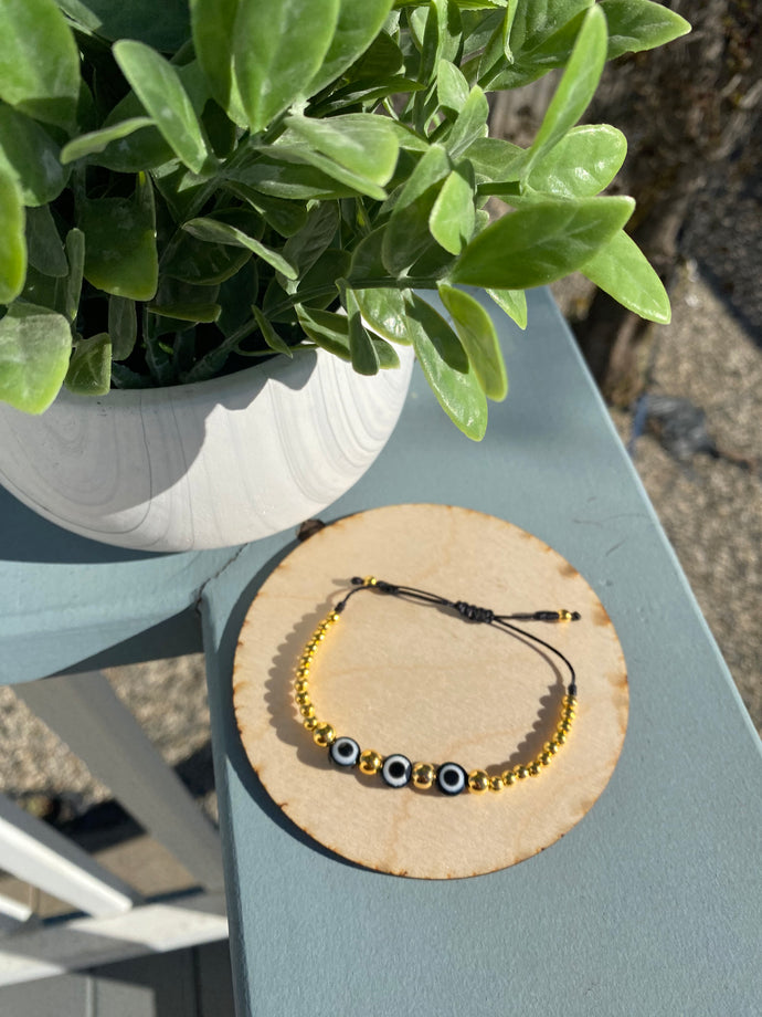 Black and gold beaded bracelet